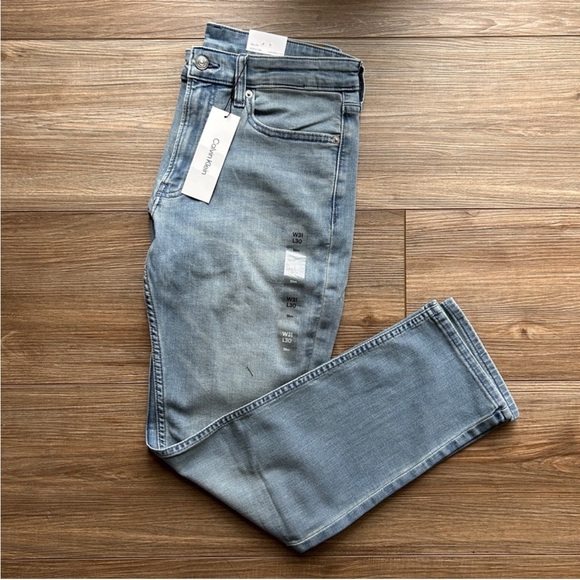 Outfit Bundle | BR Sweater, Smartwool Socks & Thermals, Boxers & CK Jeans - Picture 5 of 16